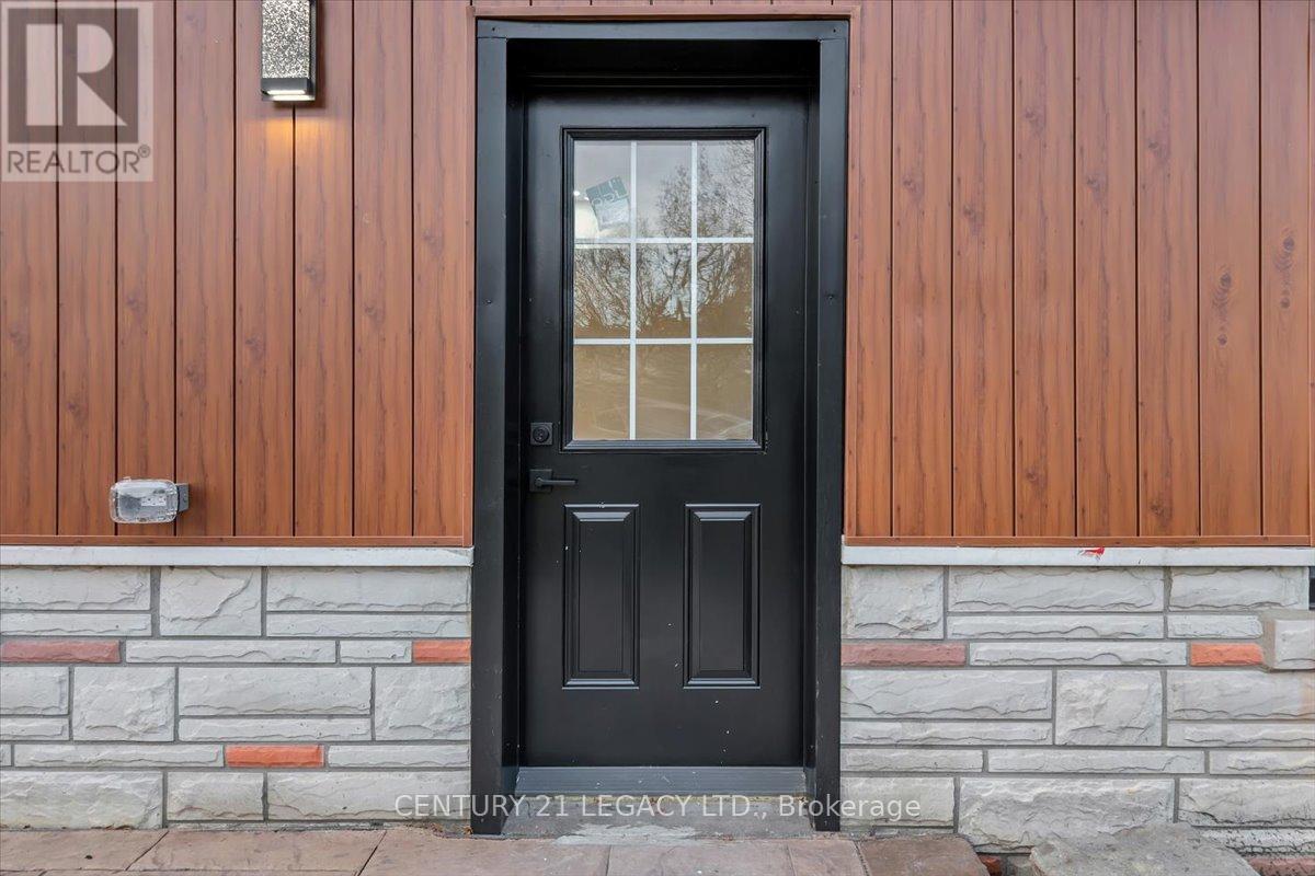 2027 Churchill Avenue, Burlington, Ontario  L7R 3T8 - Photo 3 - W13090498