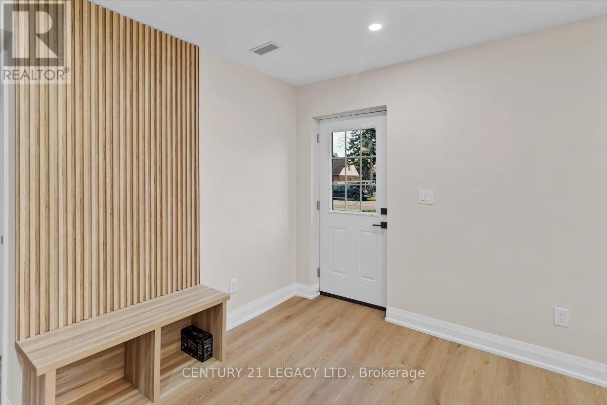 2027 Churchill Avenue, Burlington, Ontario  L7R 3T8 - Photo 4 - W13090498