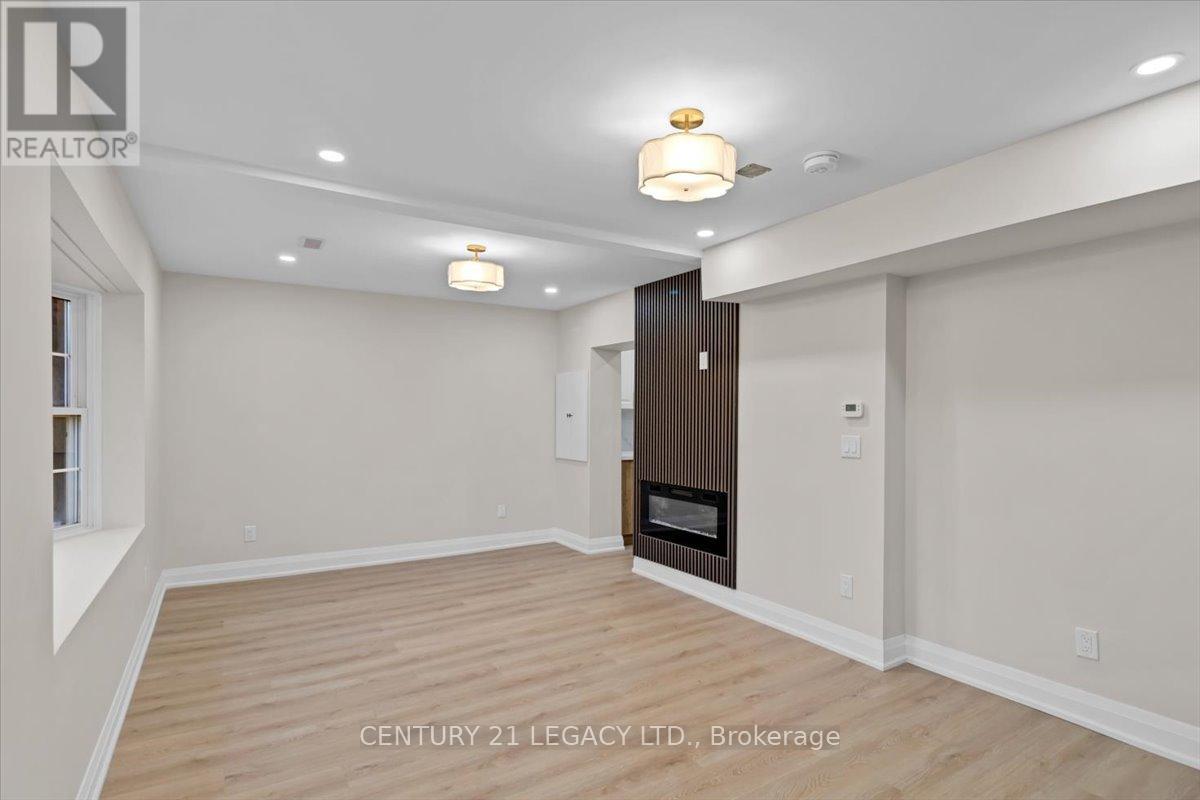 2027 Churchill Avenue, Burlington, Ontario  L7R 3T8 - Photo 7 - W13090498
