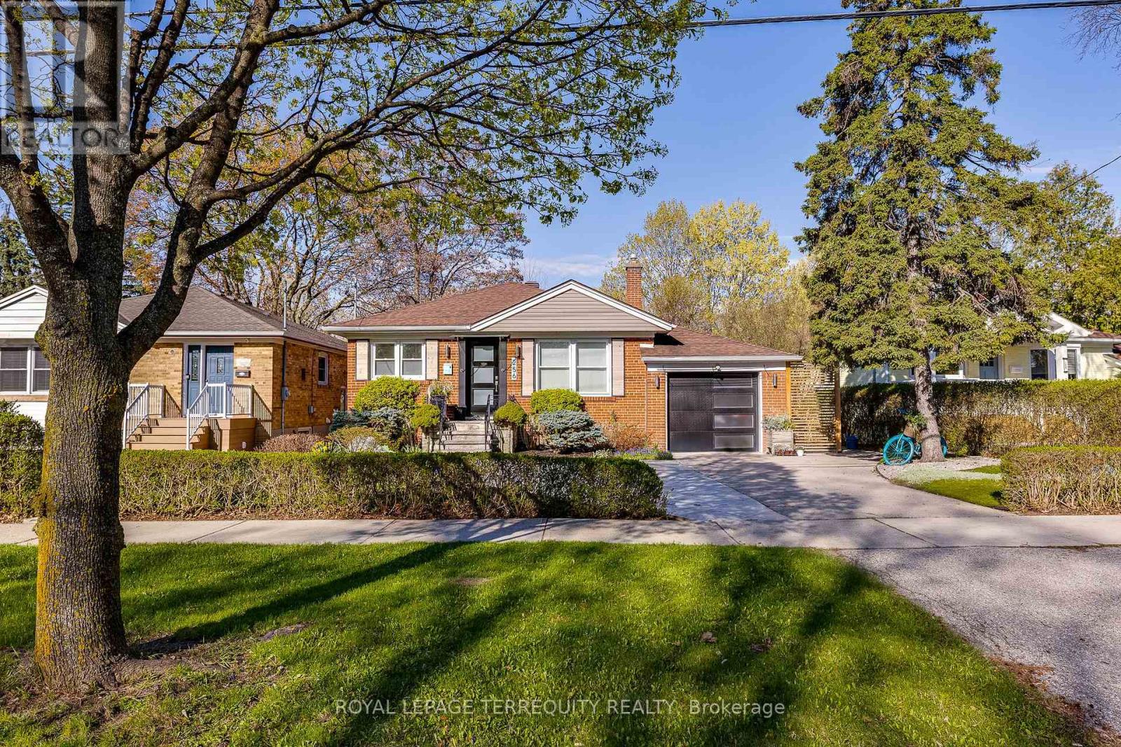 256 RENFORTH DRIVE, Toronto, Ontario