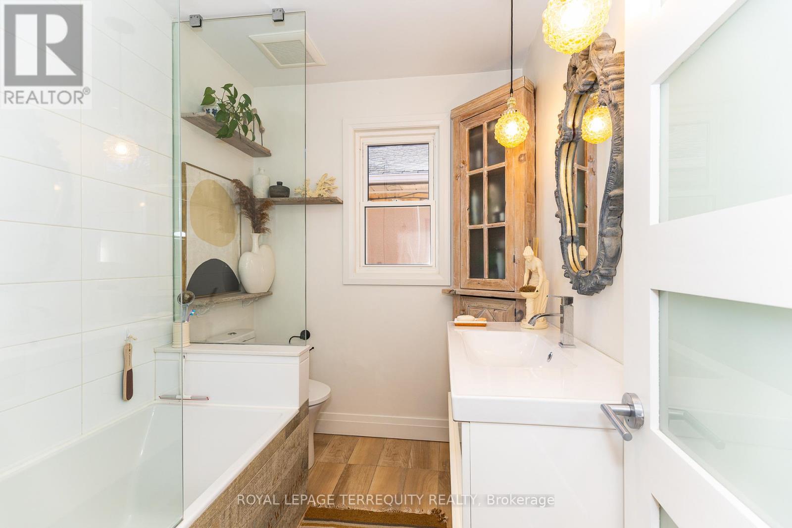 256 Renforth Drive, Toronto, Ontario  M9C 2K9 - Photo 18 - W13090510