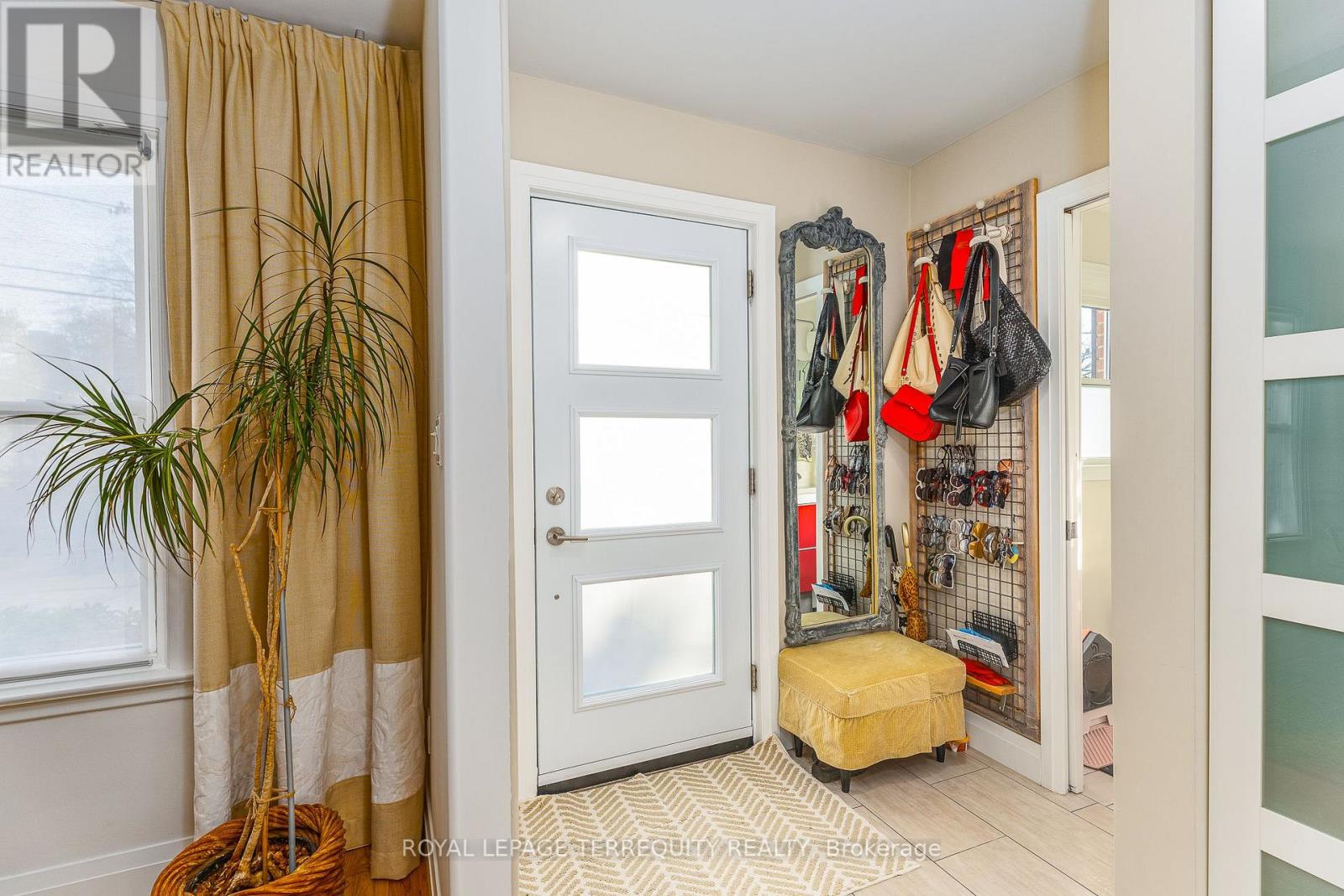 256 Renforth Drive, Toronto, Ontario  M9C 2K9 - Photo 2 - W13090510