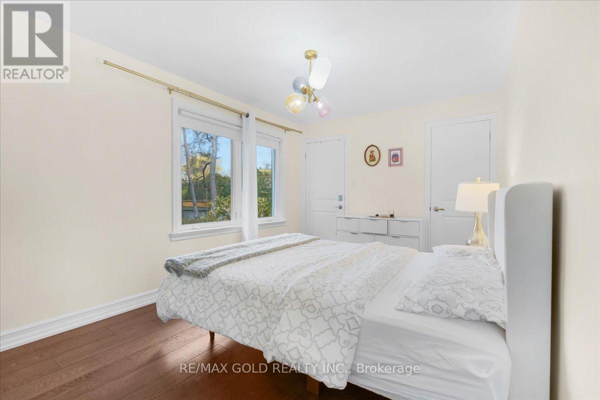 993 Porcupine Avenue, Mississauga, Ontario  L5H 3K6 - Photo 24 - W13090566