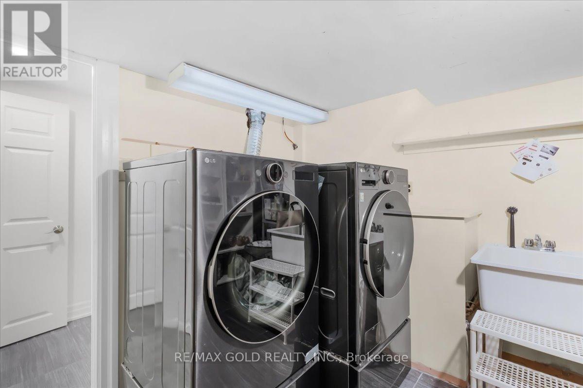 993 Porcupine Avenue, Mississauga, Ontario  L5H 3K6 - Photo 39 - W13090566