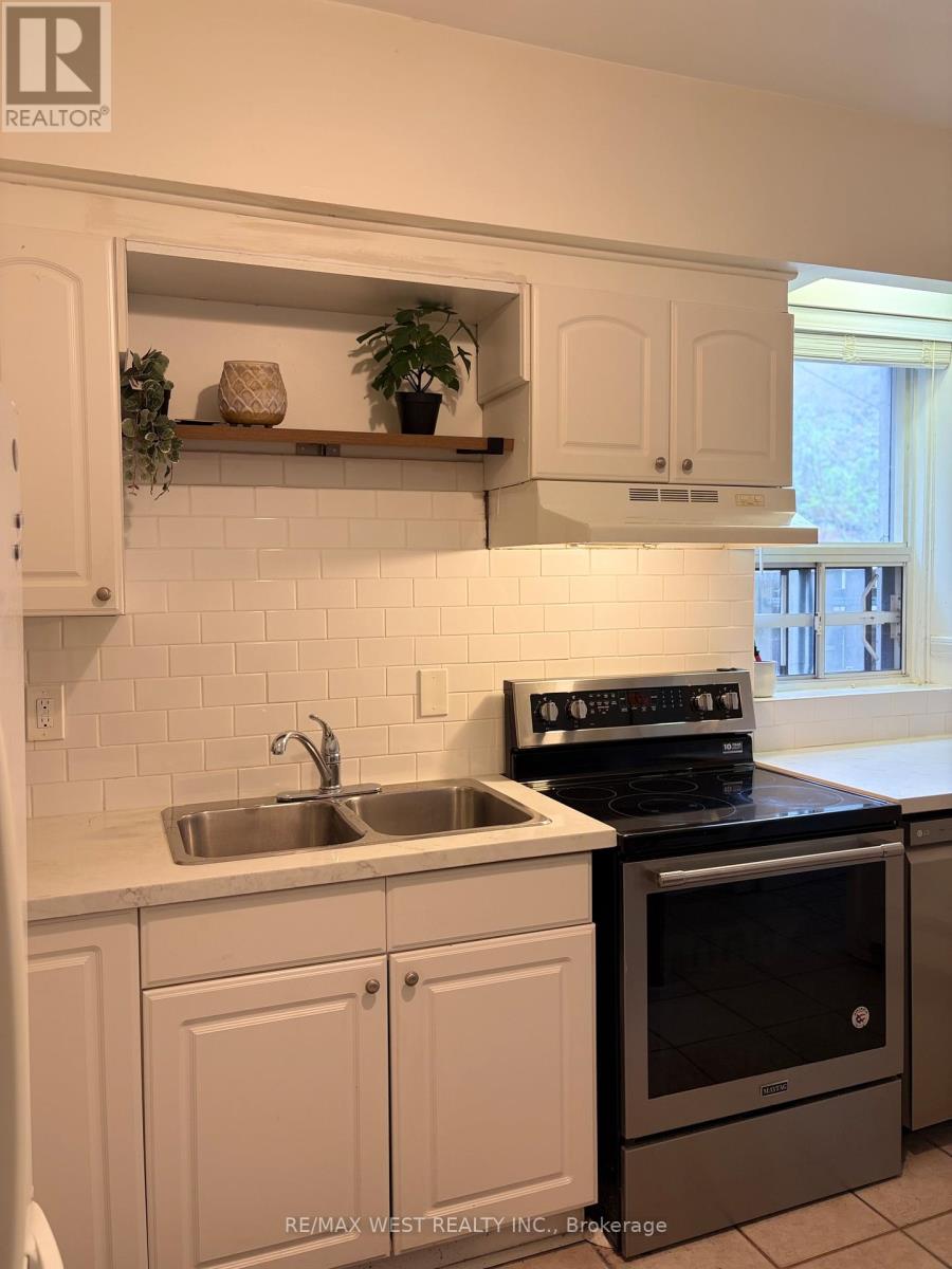 Main/bsmt - 108 Springhurst Avenue, Toronto, Ontario  M6K 1C1 - Photo 11 - W13090572