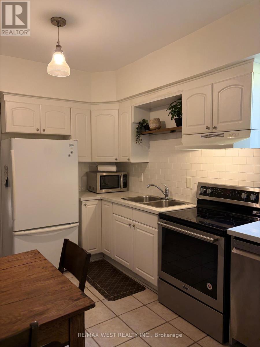 Main/bsmt - 108 Springhurst Avenue, Toronto, Ontario  M6K 1C1 - Photo 12 - W13090572