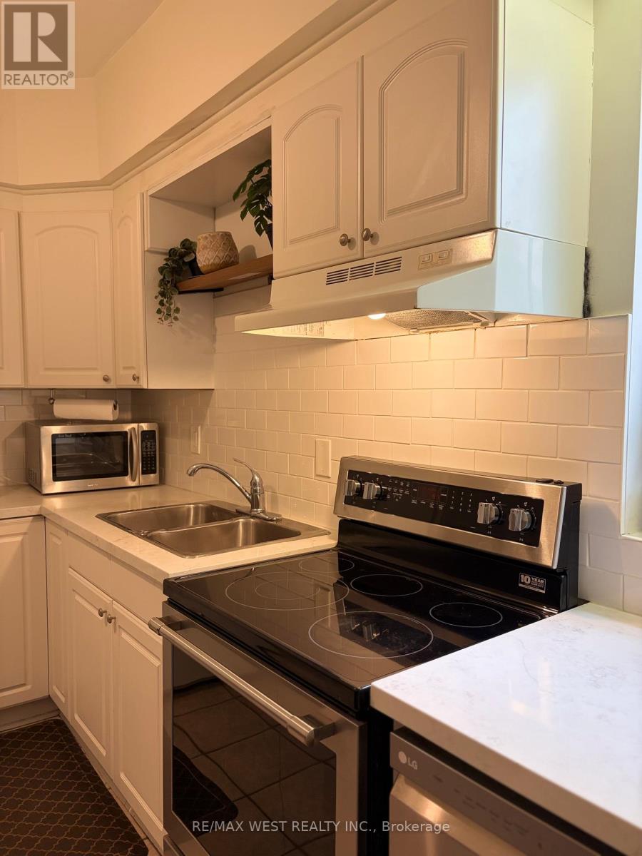 Main/bsmt - 108 Springhurst Avenue, Toronto, Ontario  M6K 1C1 - Photo 14 - W13090572
