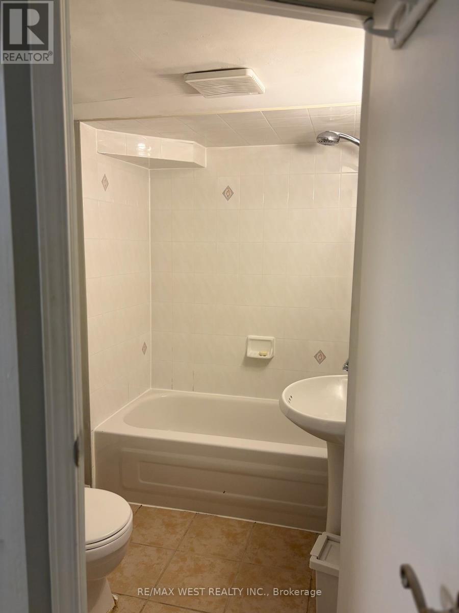 Main/bsmt - 108 Springhurst Avenue, Toronto, Ontario  M6K 1C1 - Photo 20 - W13090572