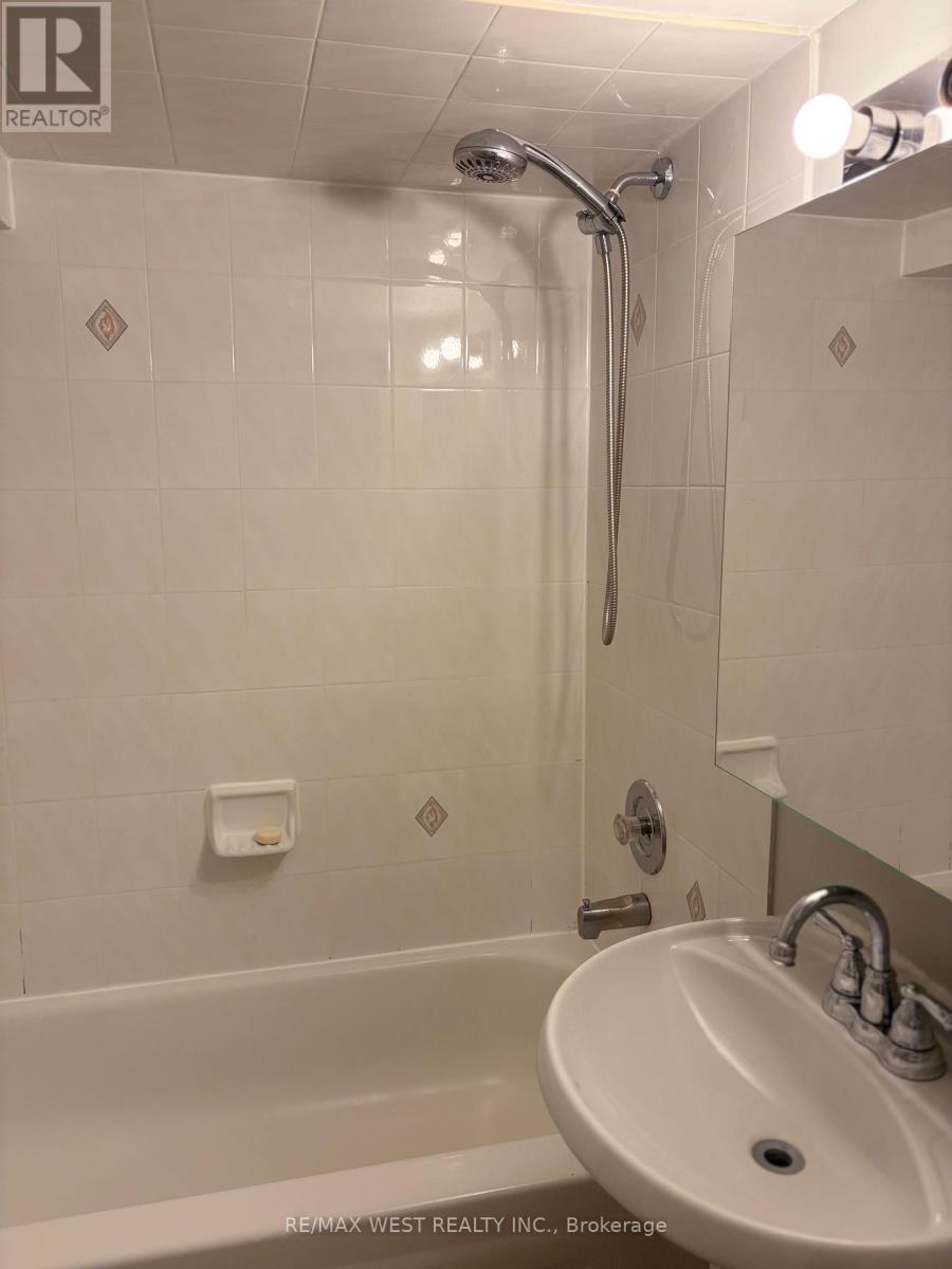 Main/bsmt - 108 Springhurst Avenue, Toronto, Ontario  M6K 1C1 - Photo 22 - W13090572