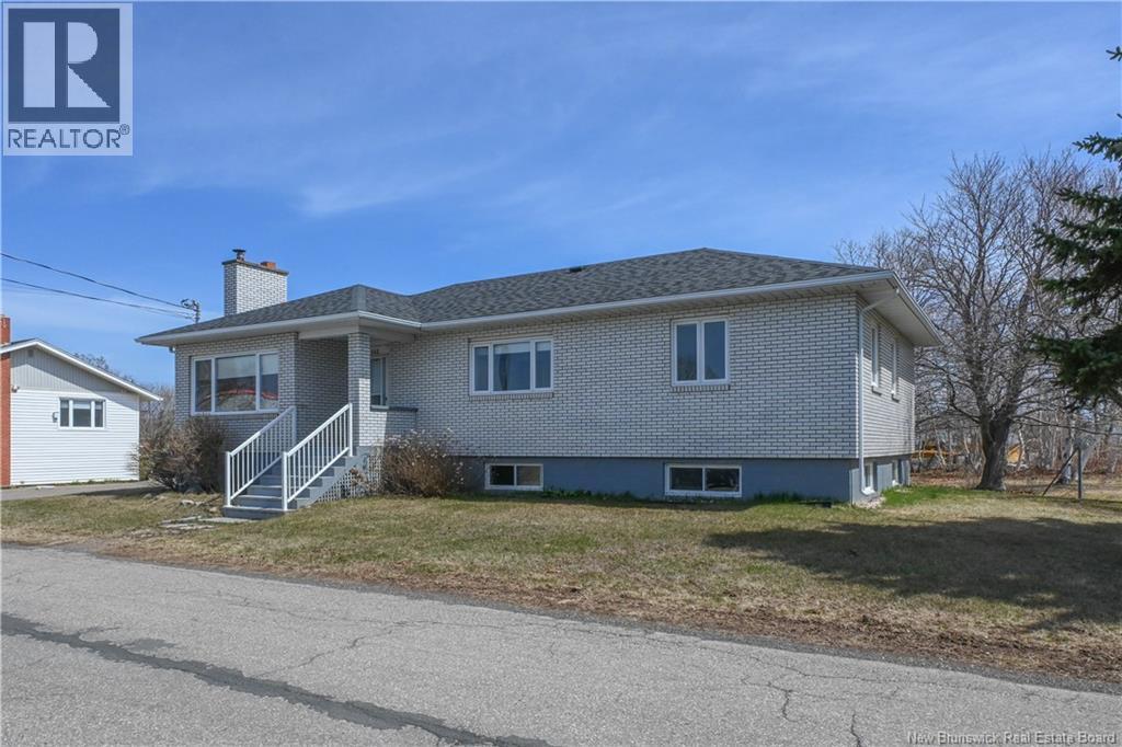 142 4e Street, Shippagan, New Brunswick  E8S 2J8 - Photo 3 - NB131959