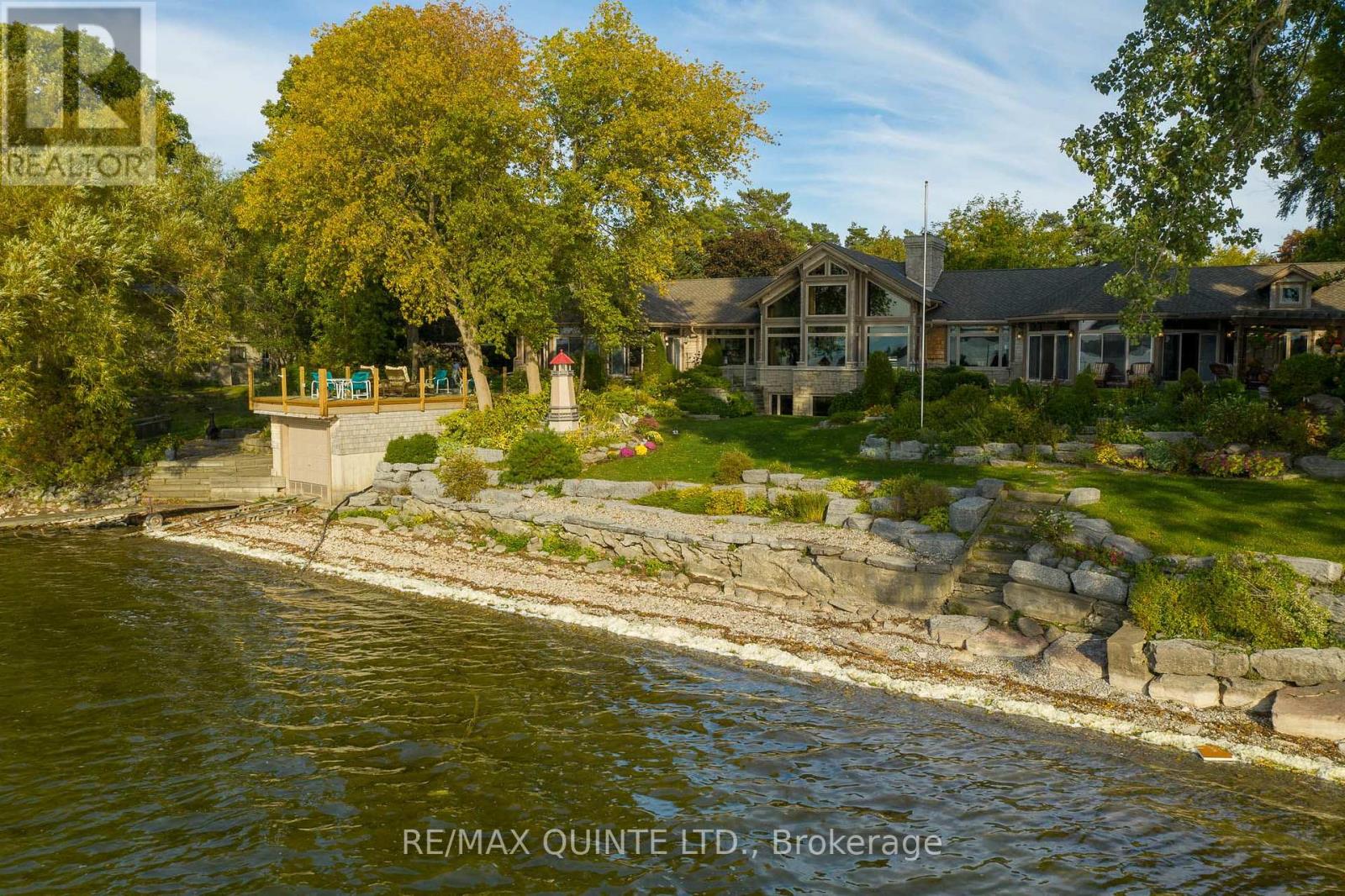 18 LOOP LANE, Prince Edward County, Ontario