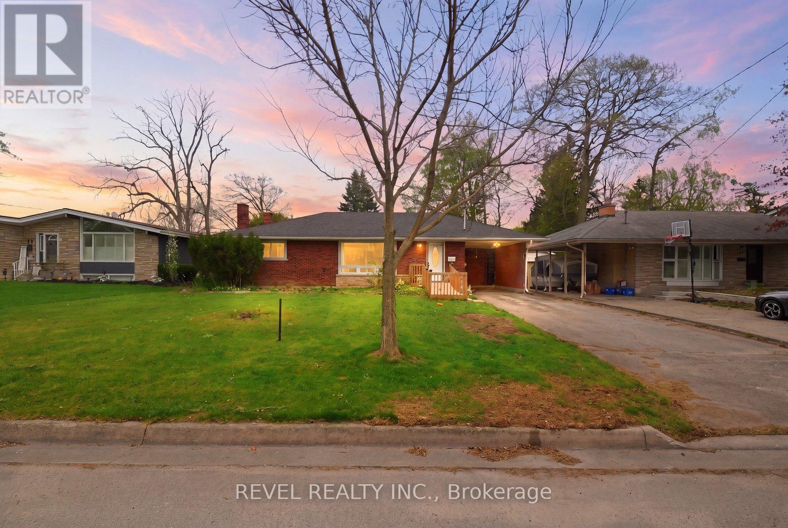 29 PUSEY BOULEVARD, Brantford, Ontario
