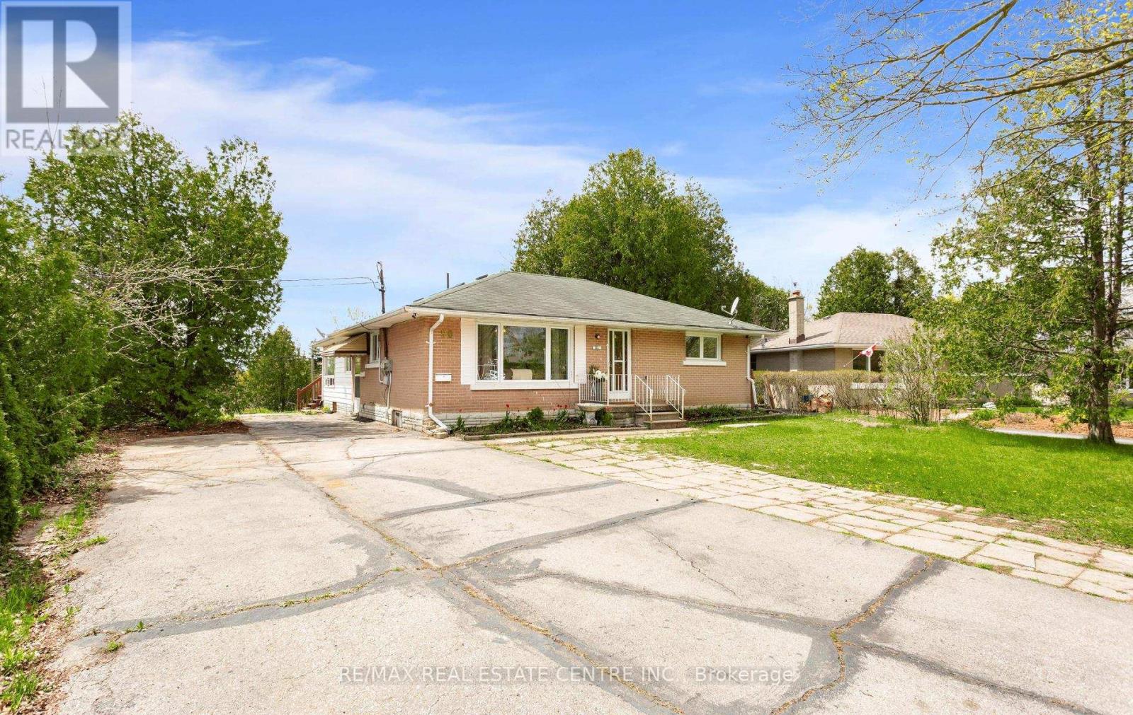 50 Dumbarton Street, Guelph, Ontario  N1E 3T6 - Photo 2 - X13090270