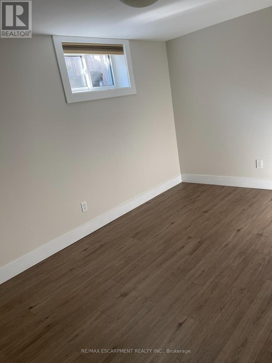2 - 8 Alderney Avenue, Hamilton, Ontario  L9A 2A5 - Photo 8 - X13090334