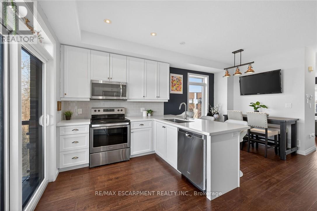 33 - 35 Midhurst Heights, Hamilton, Ontario  L8J 0K9 - Photo 4 - X13090596