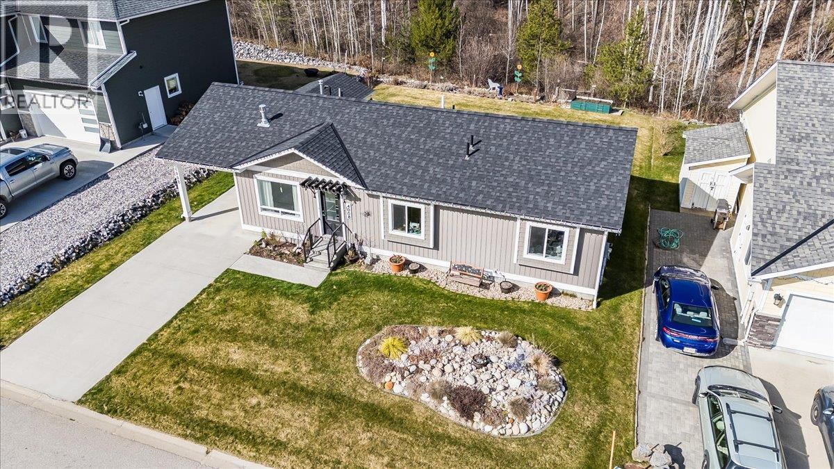 4008 16th Avenue, Castlegar, British Columbia  V1N 4A2 - Photo 5 - 10382931