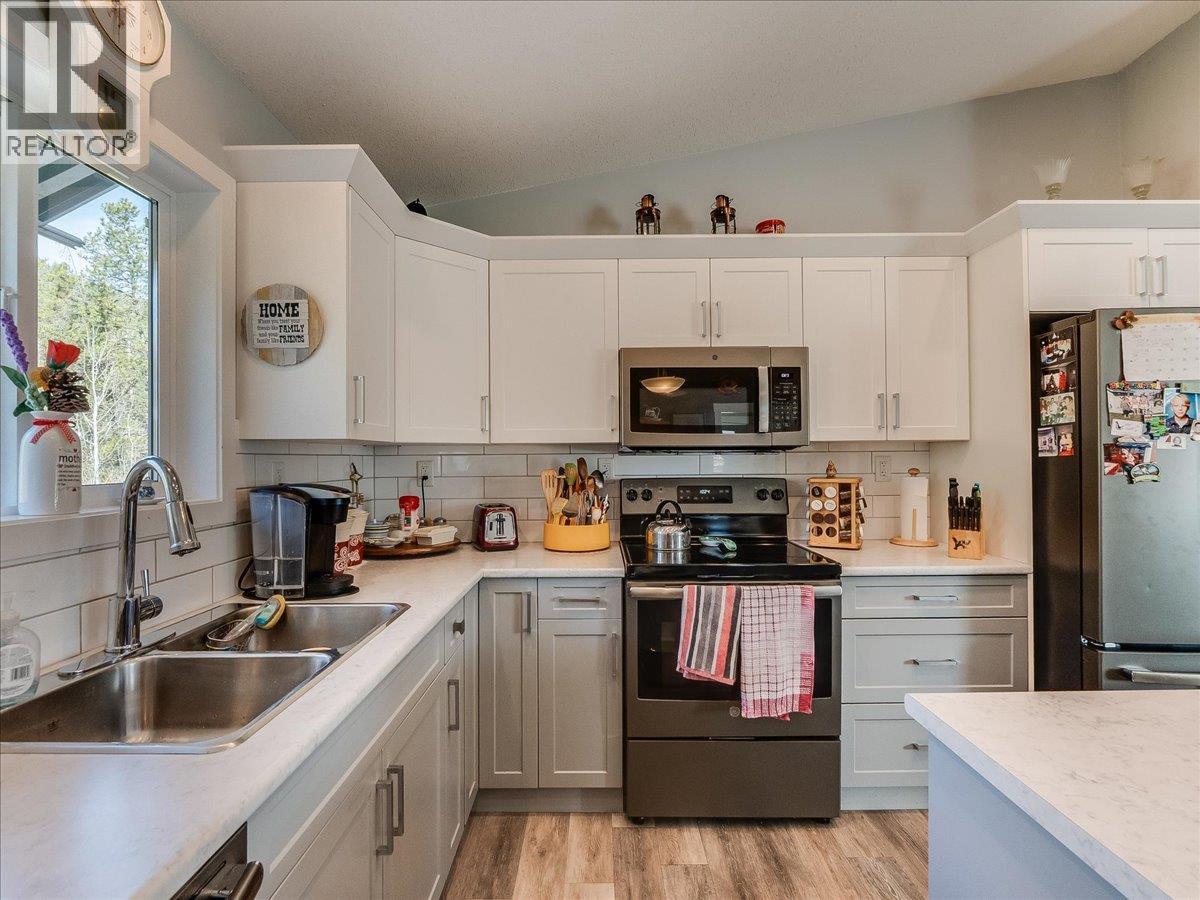 4008 16th Avenue, Castlegar, British Columbia  V1N 4A2 - Photo 37 - 10382931