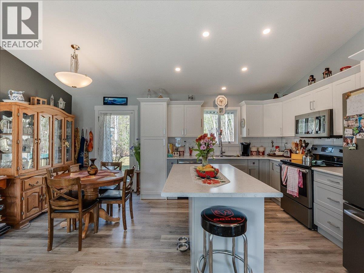 4008 16th Avenue, Castlegar, British Columbia  V1N 4A2 - Photo 29 - 10382931