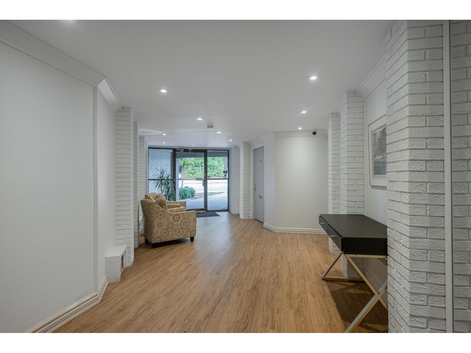 218 15020 North Bluff Road, White Rock, British Columbia  V4B 5A4 - Photo 4 - R3120152