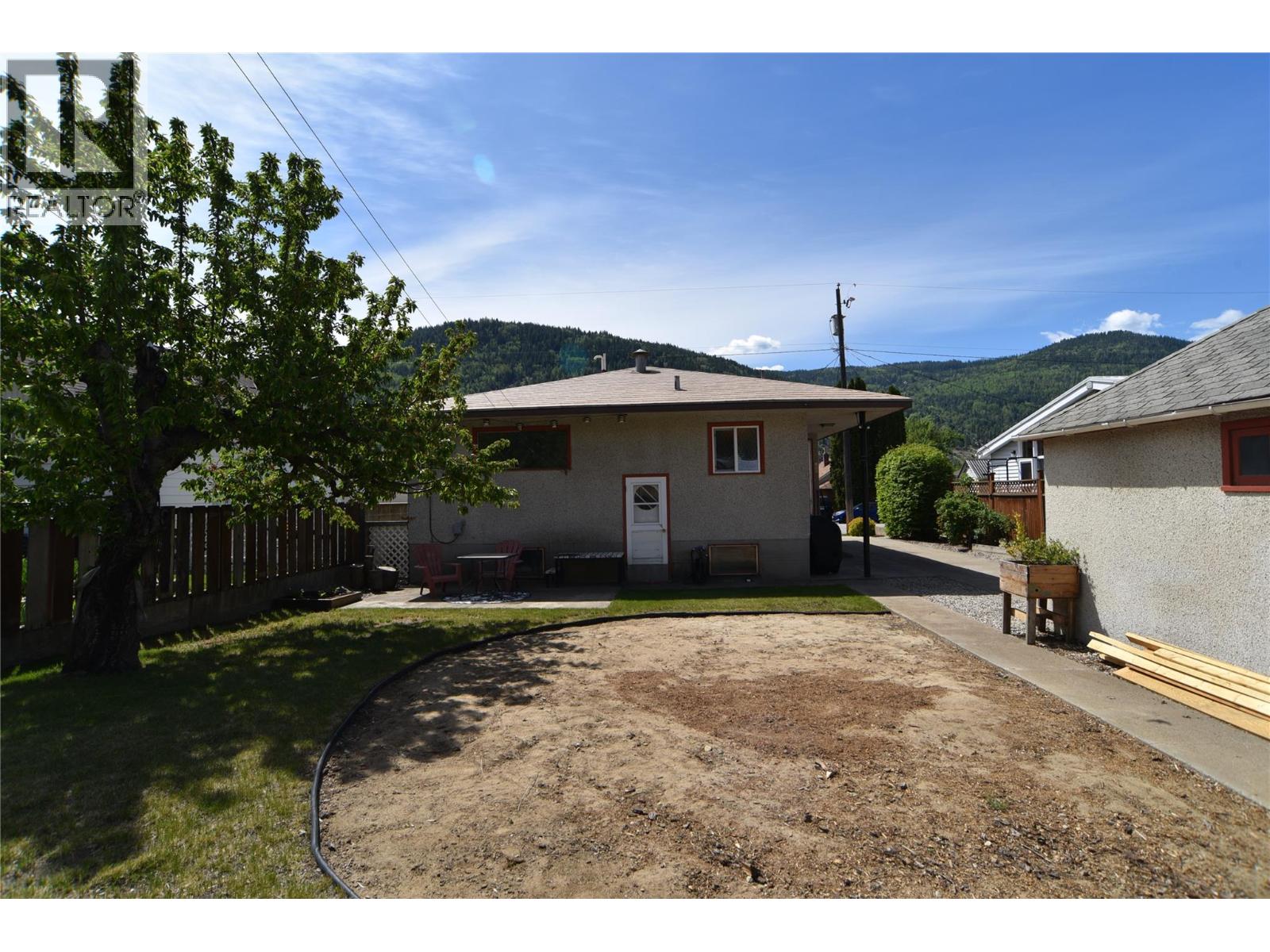 2227 Seventh Avenue, Trail, British Columbia  V1R 3C8 - Photo 7 - 10386050