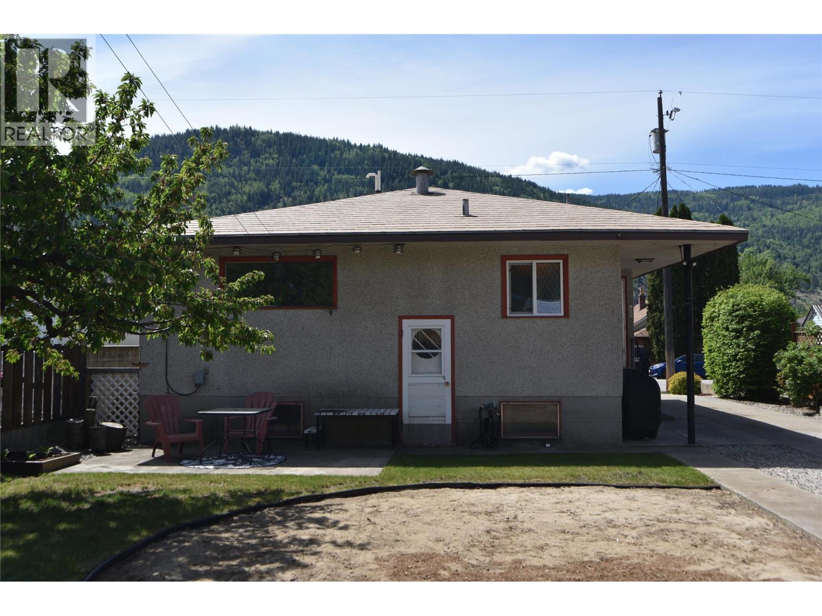 2227 Seventh Avenue, Trail, British Columbia  V1R 3C8 - Photo 6 - 10386050