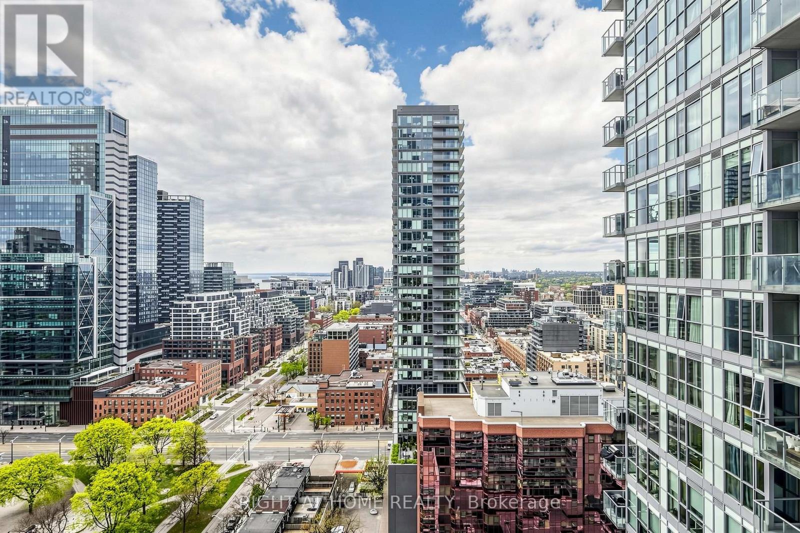 2409 - 88 Blue Jays Way, Toronto, Ontario  M5V 0L7 - Photo 32 - C13090516