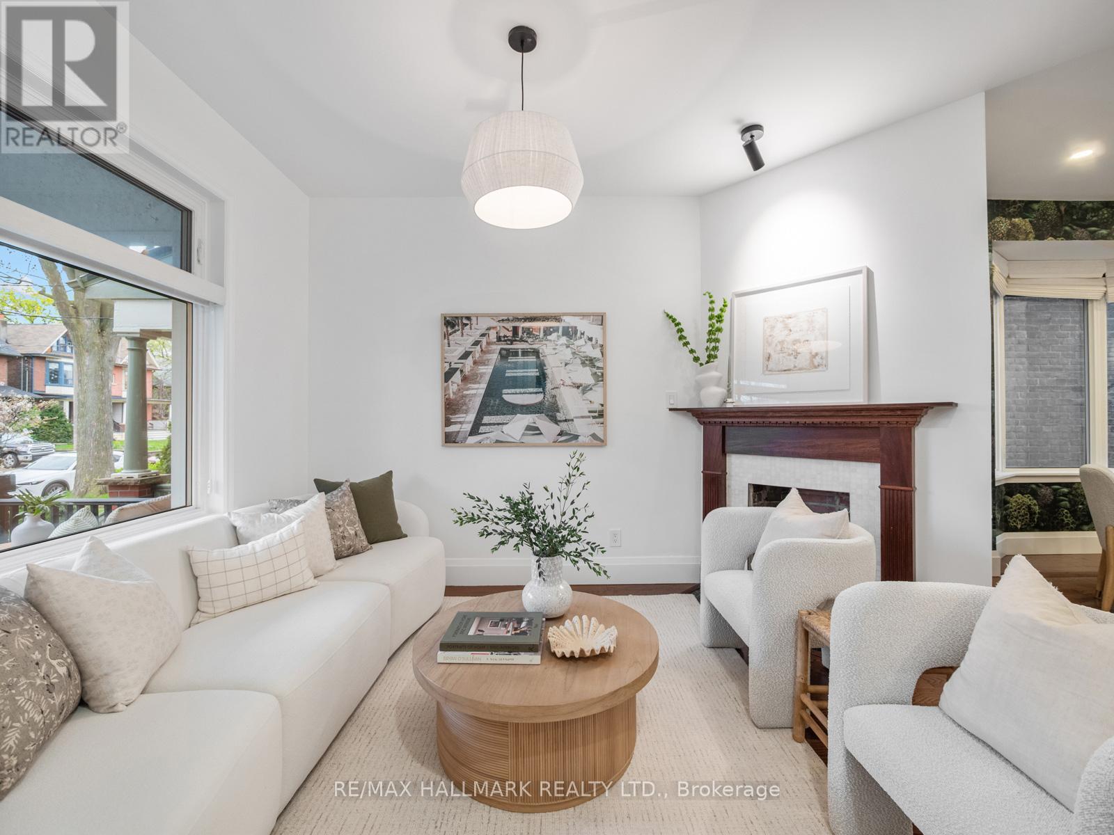 16 Bain Avenue, Toronto, Ontario  M4K 1E6 - Photo 4 - E13090380