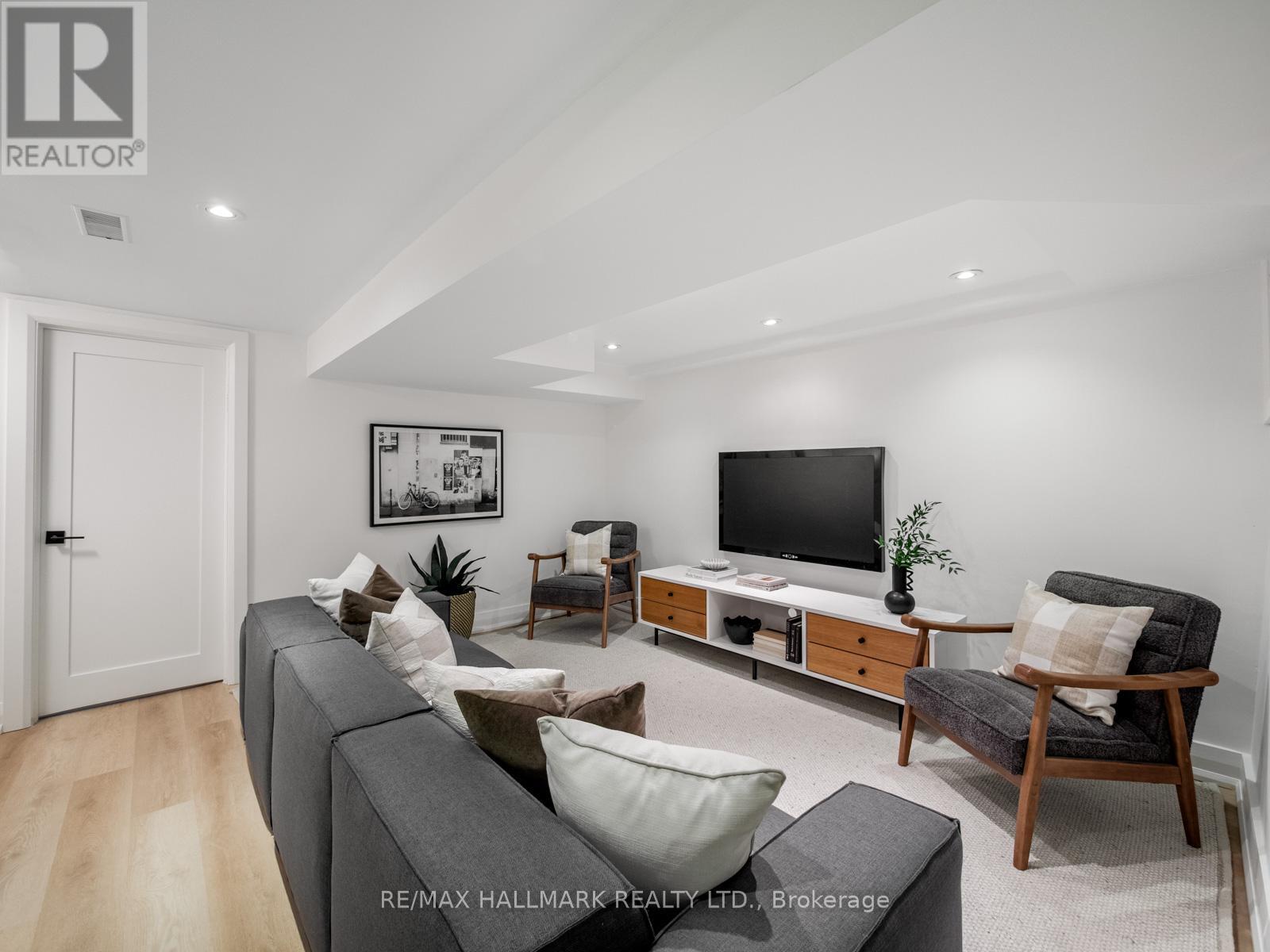 16 Bain Avenue, Toronto, Ontario  M4K 1E6 - Photo 37 - E13090380