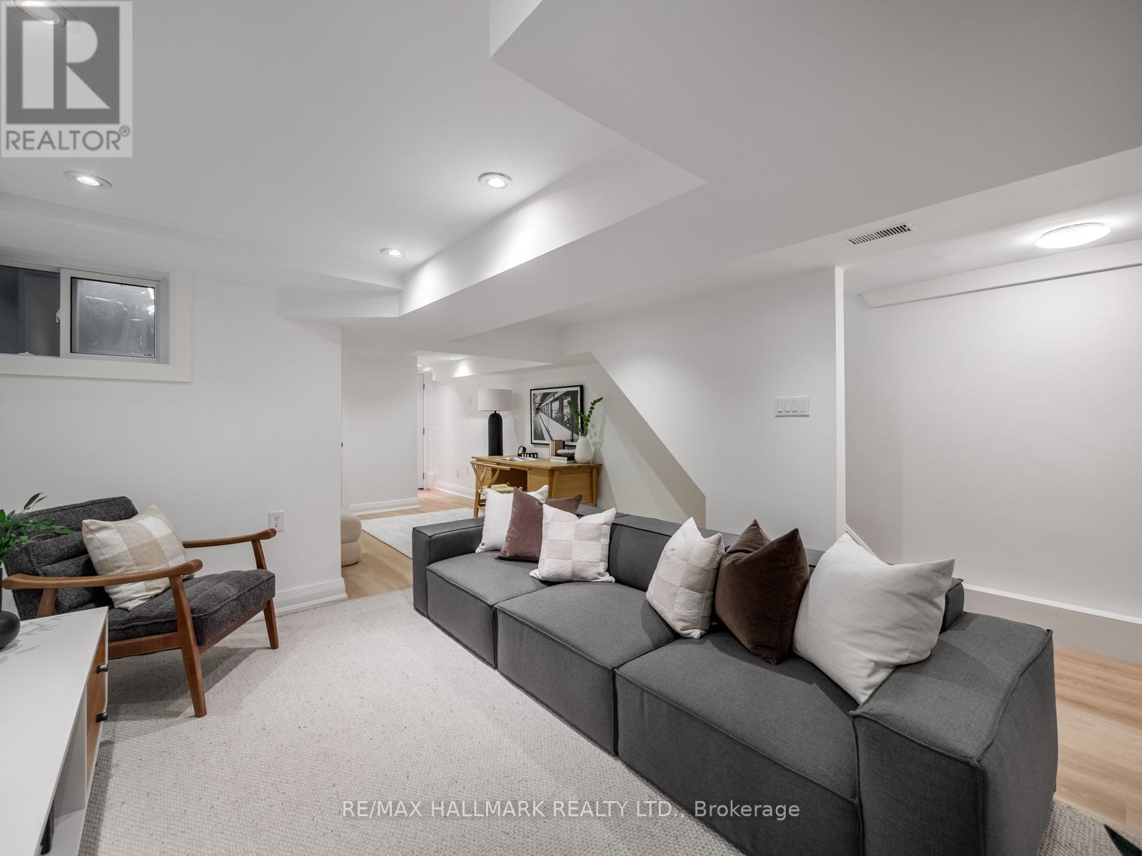 16 Bain Avenue, Toronto, Ontario  M4K 1E6 - Photo 38 - E13090380