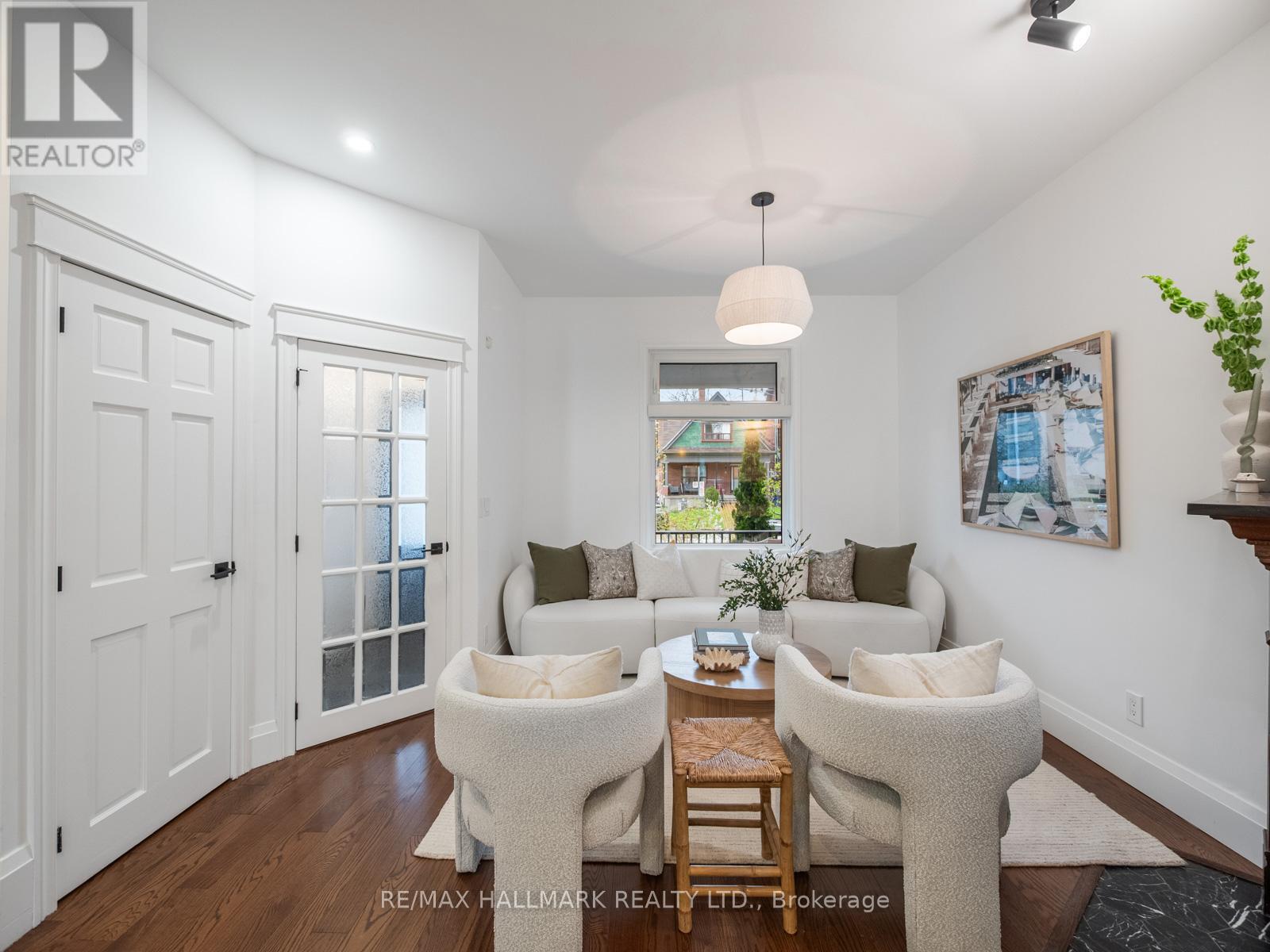 16 Bain Avenue, Toronto, Ontario  M4K 1E6 - Photo 5 - E13090380