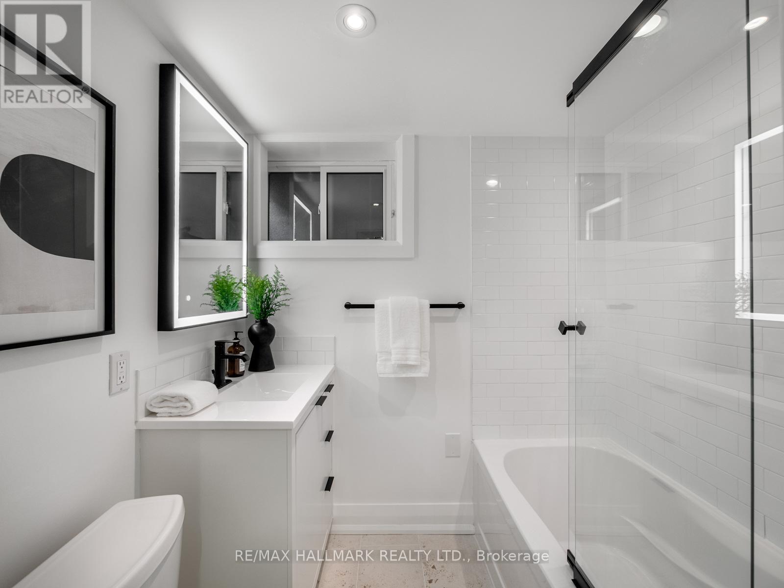 16 Bain Avenue, Toronto, Ontario  M4K 1E6 - Photo 41 - E13090380