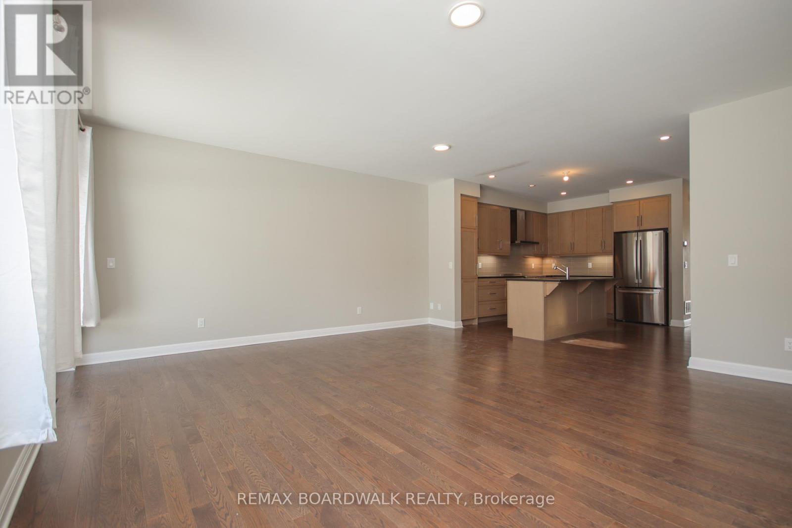 74 Michael Stoqua Street, Ottawa, Ontario  K1K 5A2 - Photo 6 - X13033026
