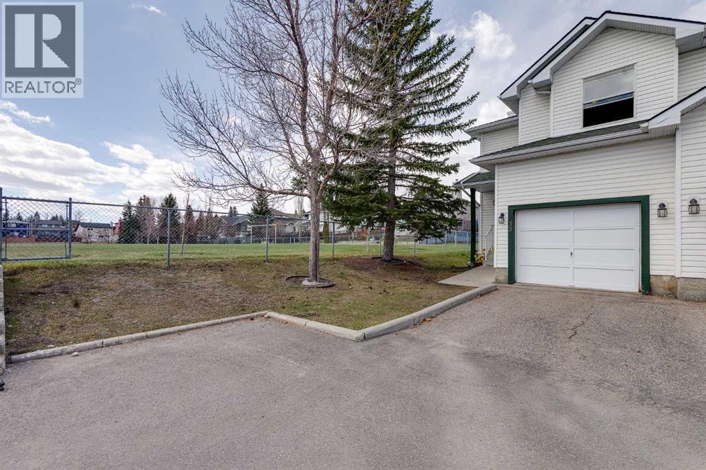 33 Sandpiper Lane Nw, Calgary, Alberta  T3K 4L7 - Photo 2 - A2308260