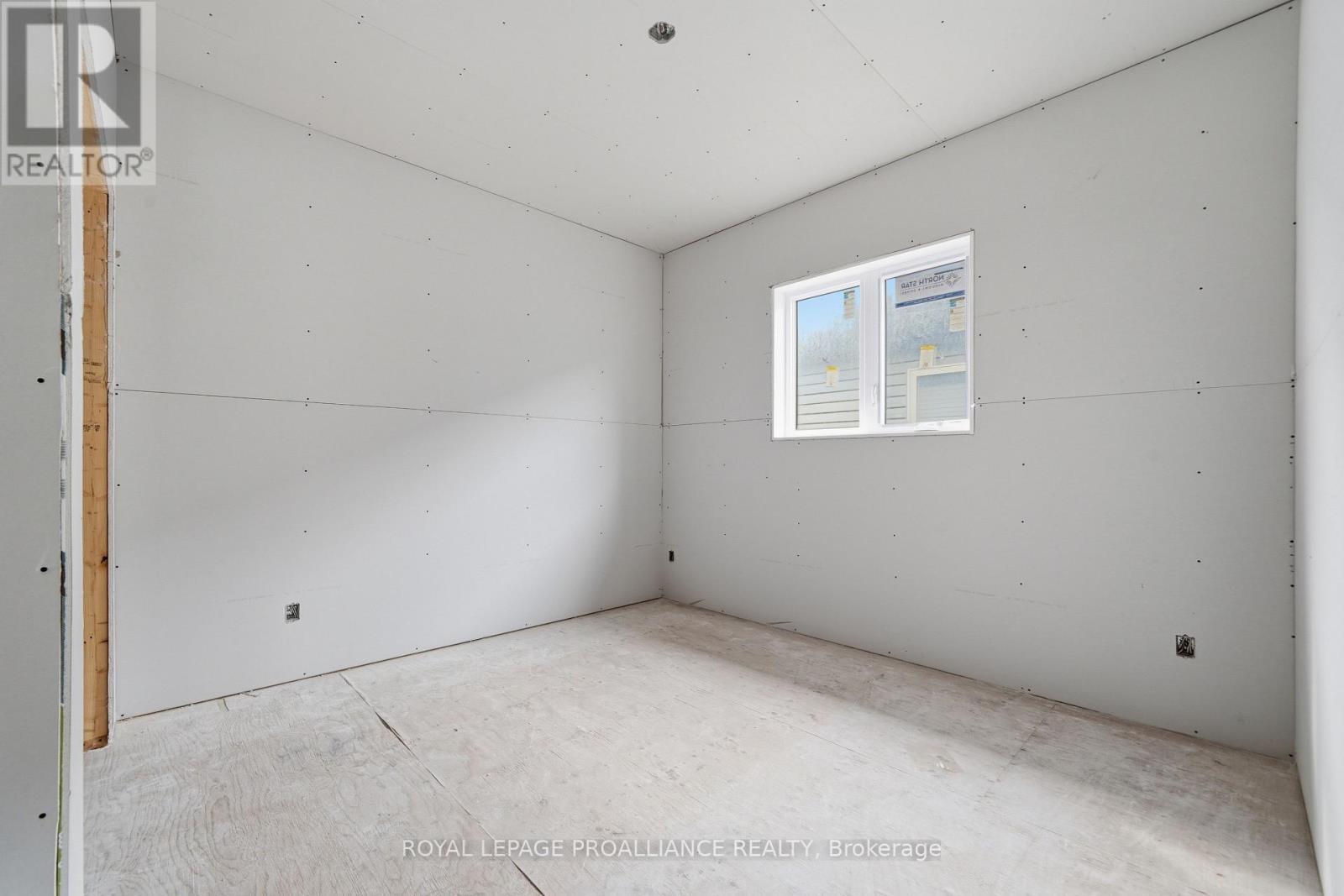 23 Matheos Crescent, Quinte West, Ontario  K8V 0L3 - Photo 11 - X13061340