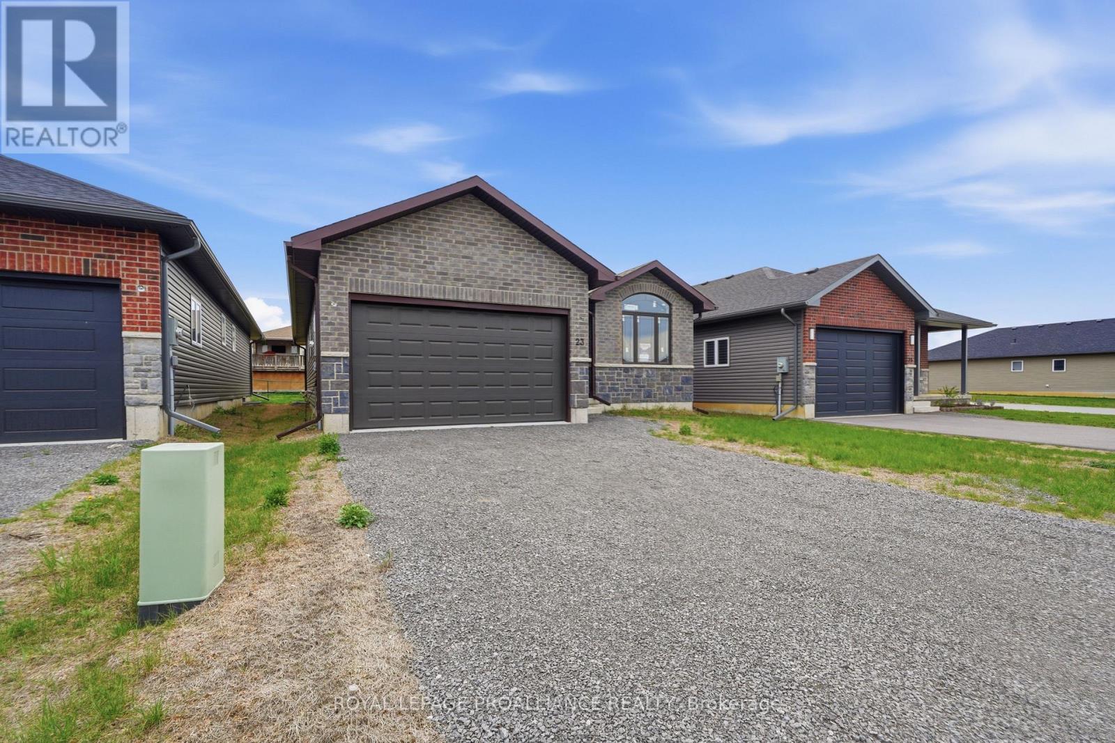 23 Matheos Crescent, Quinte West, Ontario  K8V 0L3 - Photo 3 - X13061340