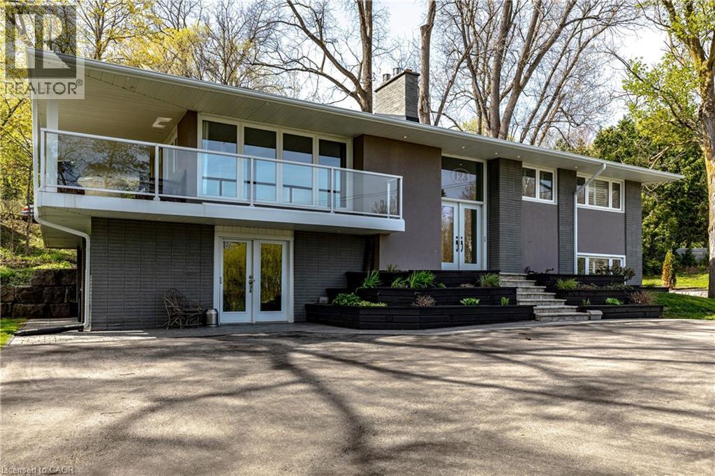 123 Hillcrest Avenue, Hamilton, Ontario  L9H 4X7 - Photo 1 - 40827654