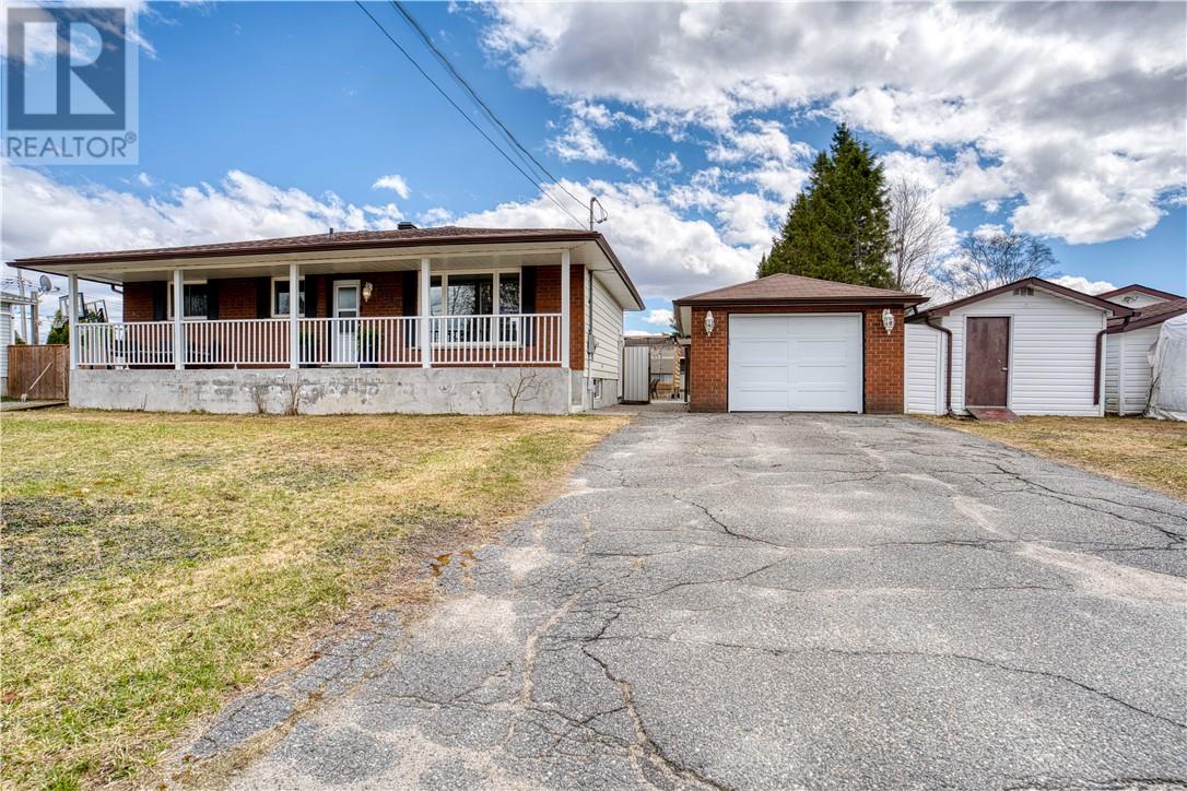 4468 Hamilton Crescent, Hanmer, Ontario