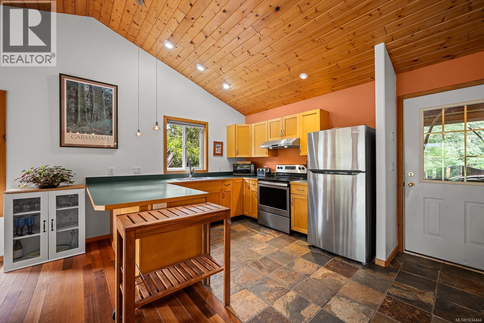 1278 Lynn Rd, Tofino, British Columbia  V0R 2Z0 - Photo 5 - 1034444
