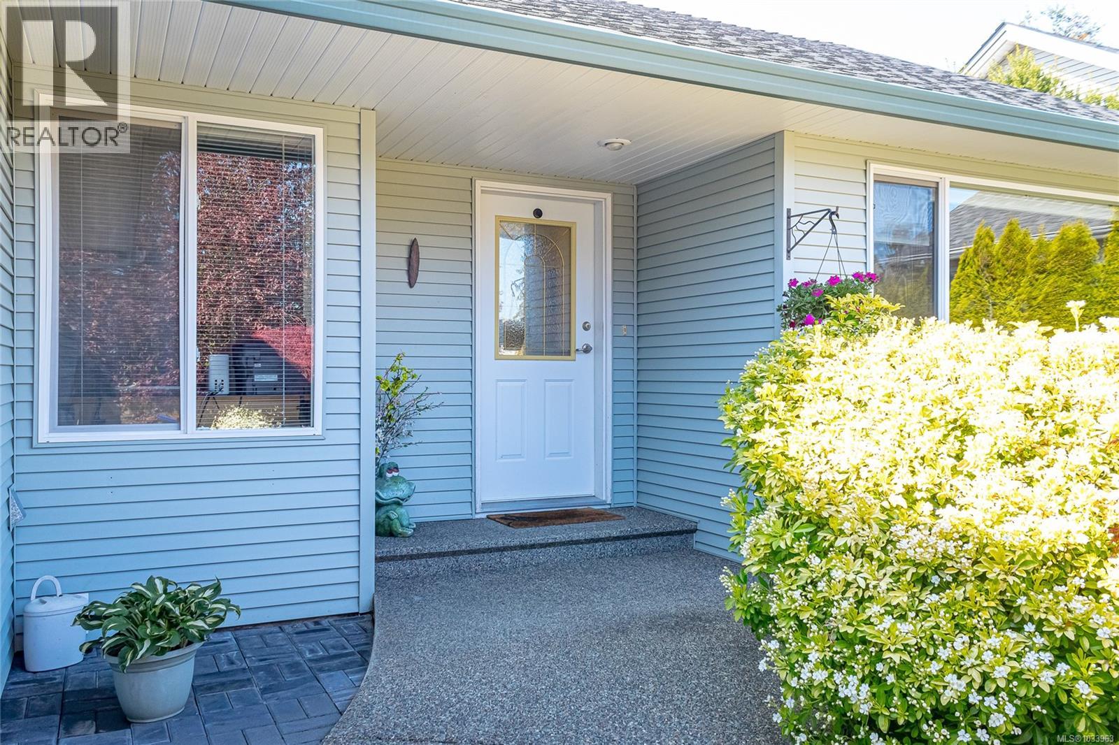 For Sale: 331 Rheumer Cres, Parksville, ON | 4 Bed, 3 Bath House for $295,000. See 26 photos!