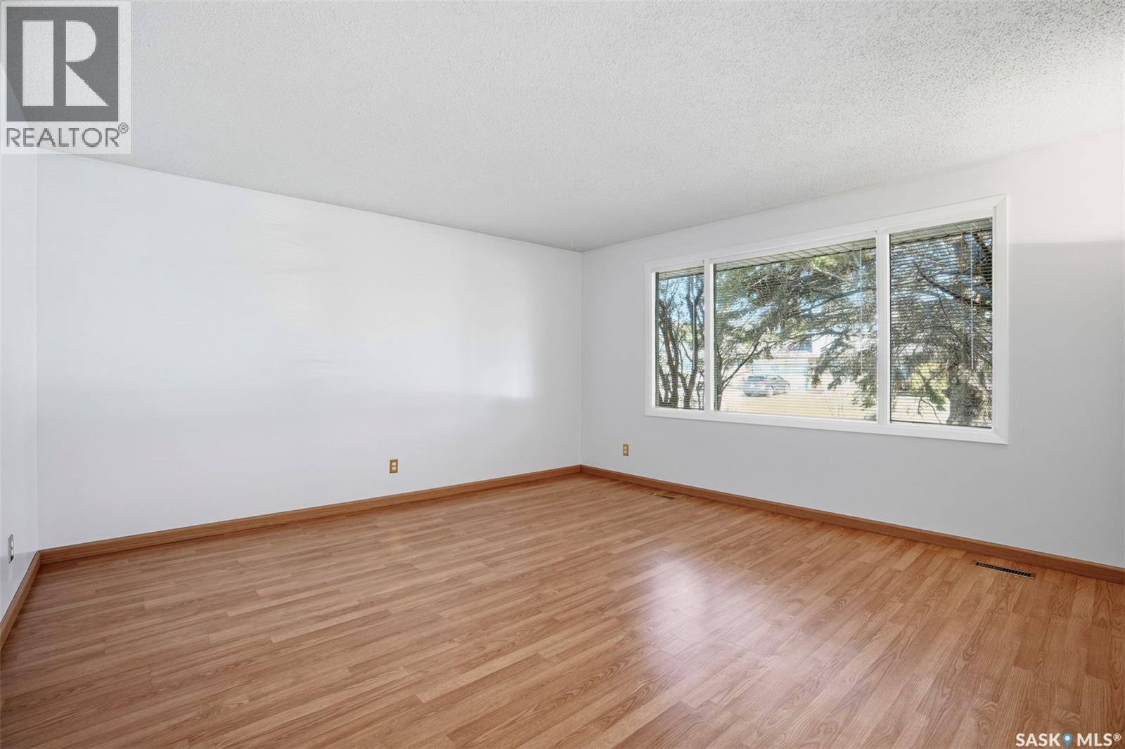 218 Anderson Crescent, Saskatoon, Saskatchewan  S7H 4C2 - Photo 4 - SK035080