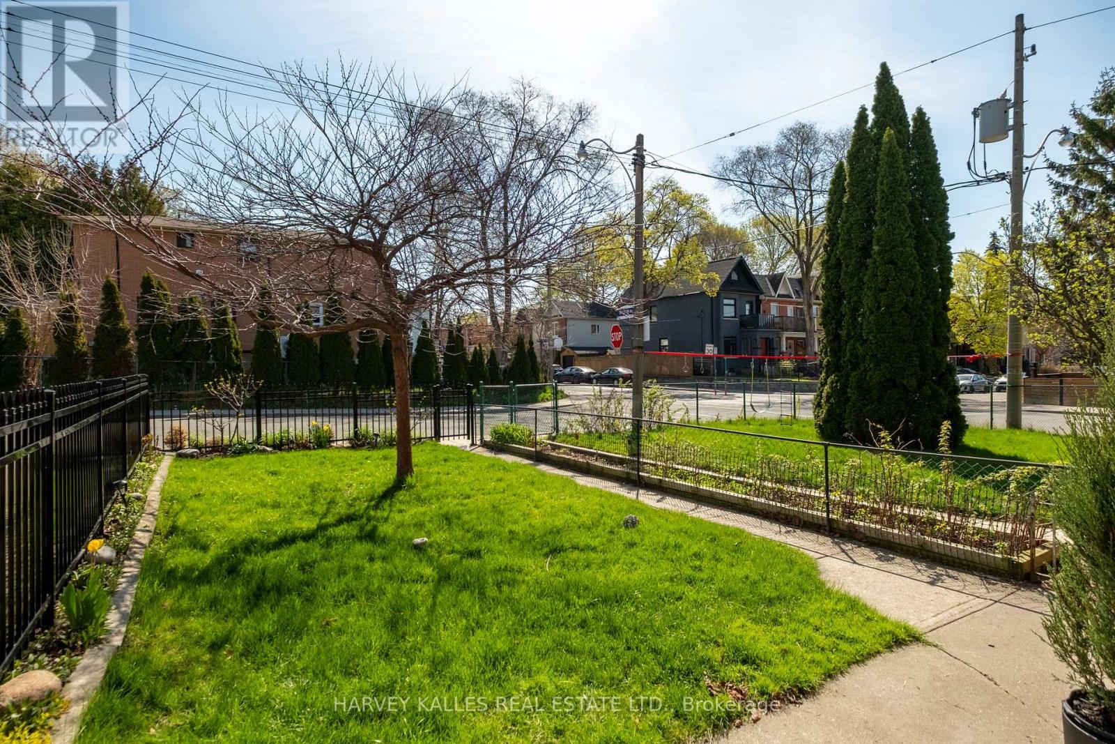 354 Highfield Road, Toronto, Ontario  M4L 2V6 - Photo 47 - E13090628