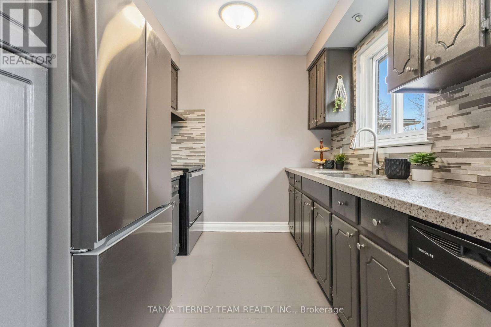 6 Gershwin Court, Whitby, Ontario  L1N 6C9 - Photo 17 - E13090674