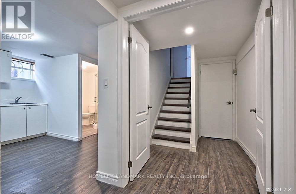 LOWER - 2 CRAYFORD DRIVE, Toronto, Ontario