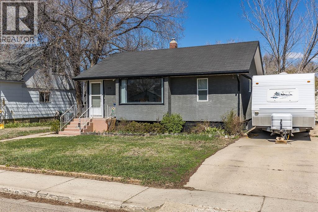228 11 Street Sw, Medicine Hat, Alberta  T1A 4S4 - Photo 3 - A2308538