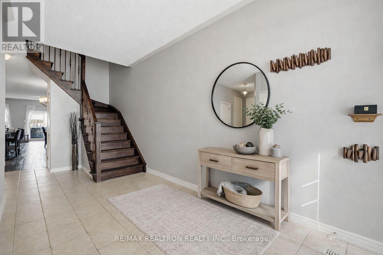86 Donald Stewart Crescent, East Gwillimbury, Ontario  L0G 1M0 - Photo 4 - N13090656