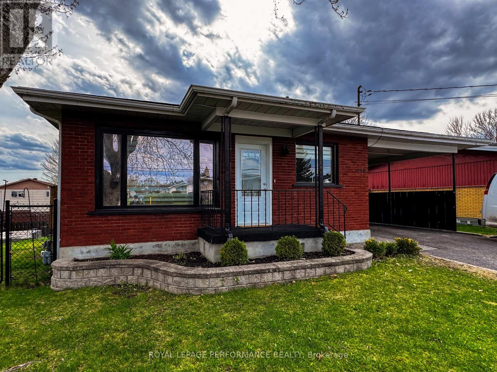990 Laviolette Street, Clarence-Rockland, Ontario  K4K 1B9 - Photo 2 - X12931386