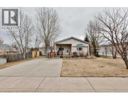 822 3 Street W, Cardston, Alberta