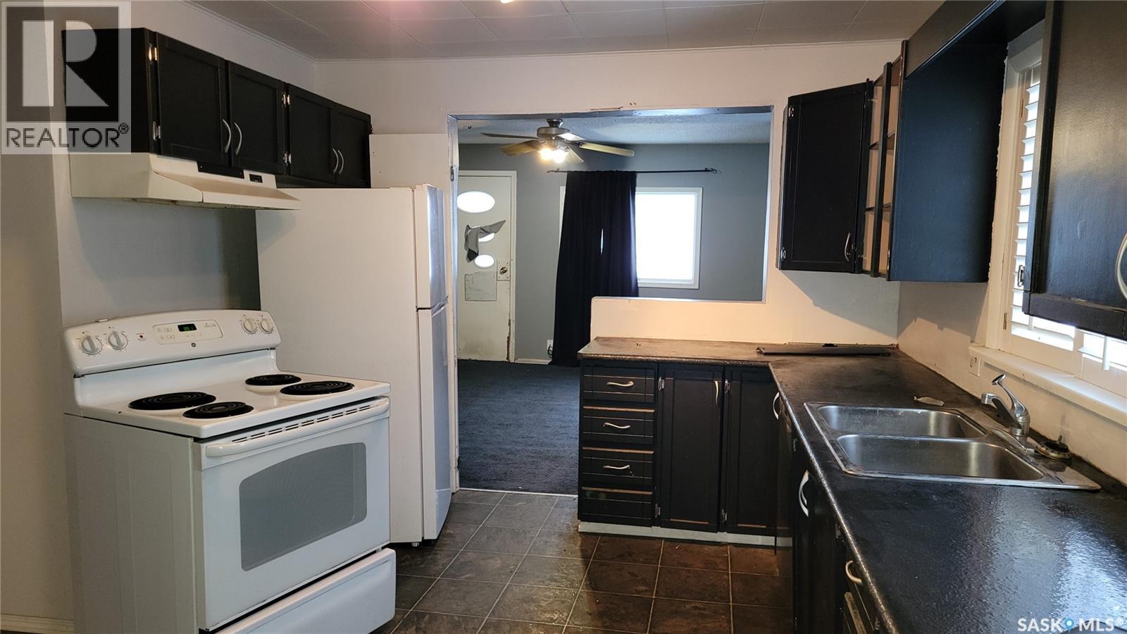 4906 52nd Street, Macklin, Saskatchewan  S0L 2C0 - Photo 4 - SK034933