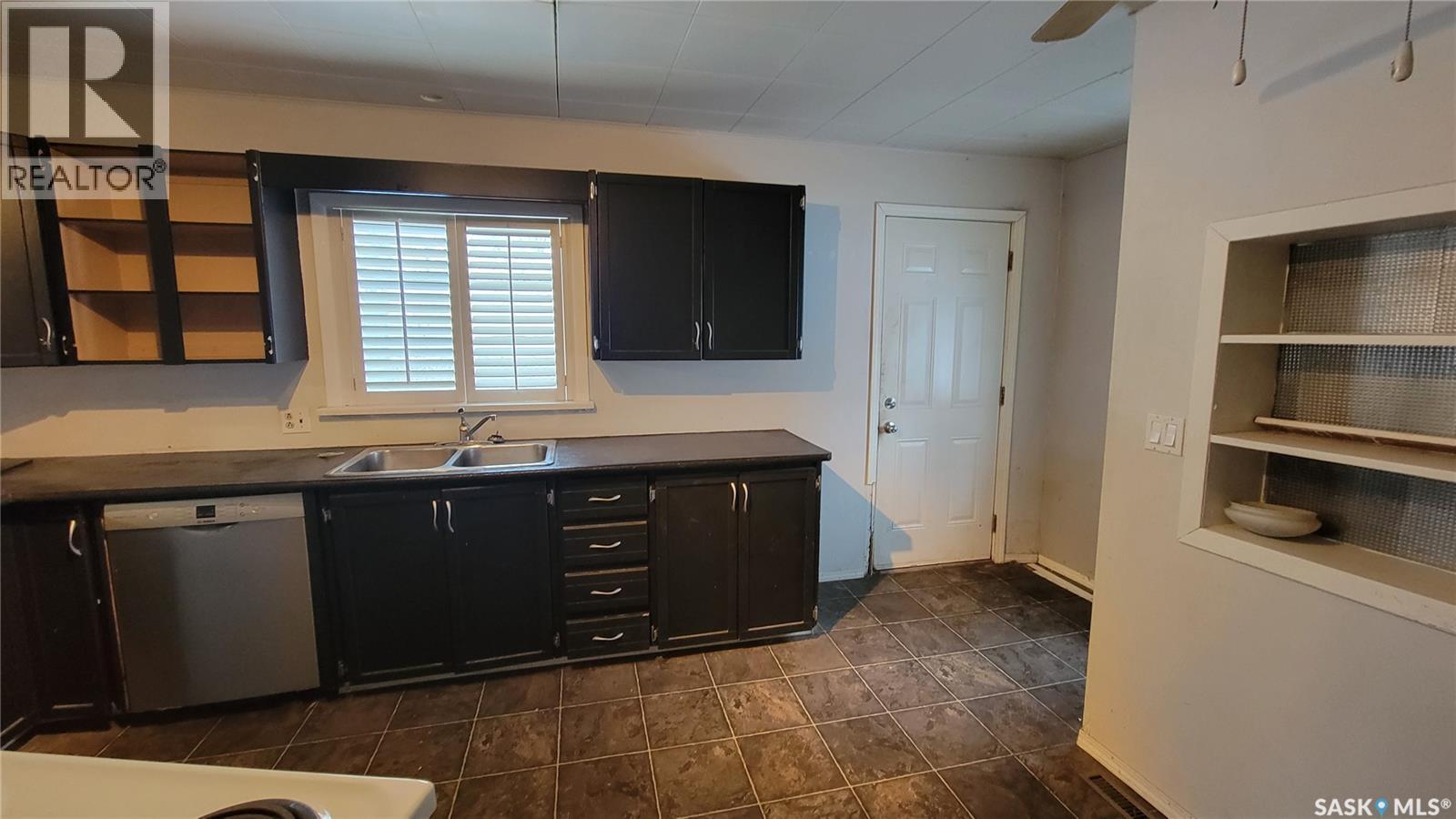 4906 52nd Street, Macklin, Saskatchewan  S0L 2C0 - Photo 5 - SK034933