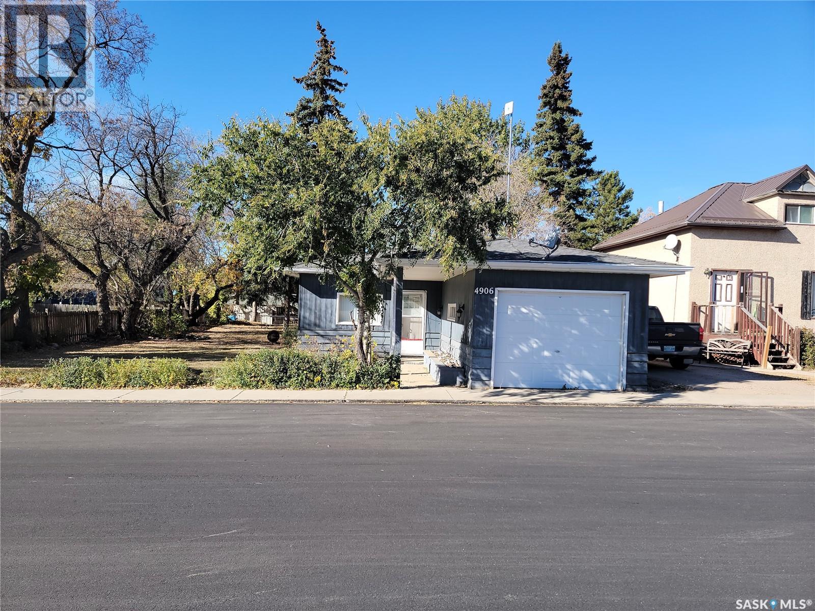 4906 52nd Street, Macklin, Saskatchewan  S0L 2C0 - Photo 2 - SK034933
